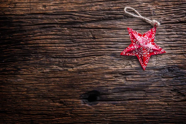 Jul. Julstjärna på rustika träbord. — Stockfoto