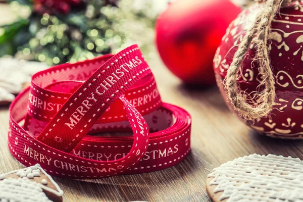 Natale. Nastro di Natale pasticceria pan di zenzero e decorazione — Foto Stock