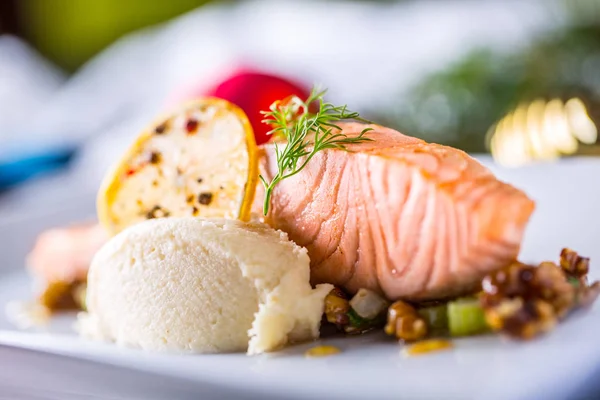 Christmas food with salmon fillet and decoration home hotel or restaurant — Stock Photo, Image