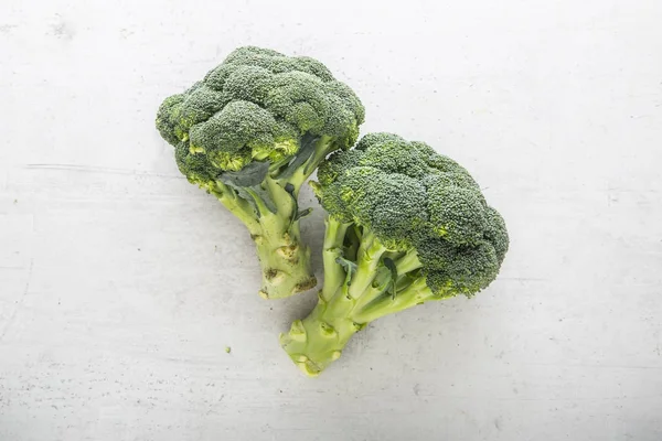 Top of view  fresh broccoli on white concrete background — Stock Photo, Image