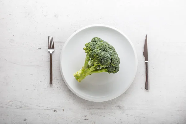 Top of view broccoli on plate with fork and knife — Stock Photo, Image