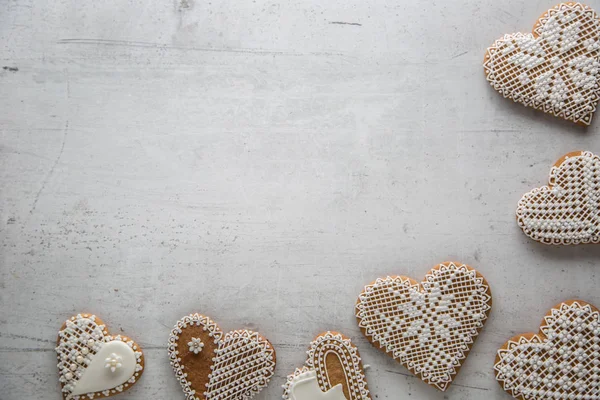 Kerstmis of Valentijn hart met ornamenten op witte achtergrond. — Stockfoto