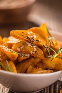 Patates. Biberiye tuz ve kimyon ile kavrulmuş Amerikan patates