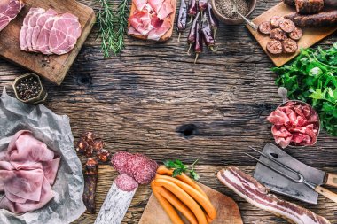 Füme domuz eti. Füme domuz eti ürünler - sosis jambon boyun prosciutto coppa salam ot ve baharat çeşitleri