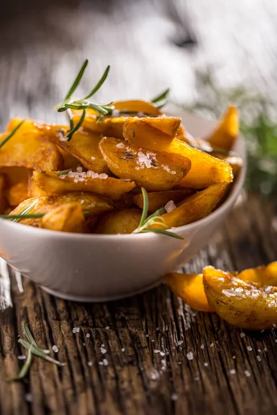 Potatis. Rostad amerikansk potatis med rosmarin salt och kummin — Stockfoto