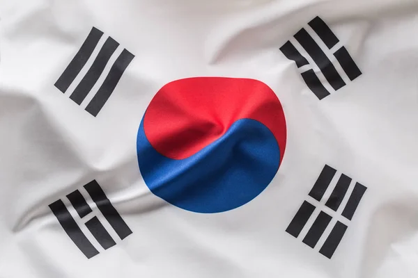 Bandeira da Coreia do Sul. Bandeira colorida da Coreia do Sul acenando ao vento — Fotografia de Stock