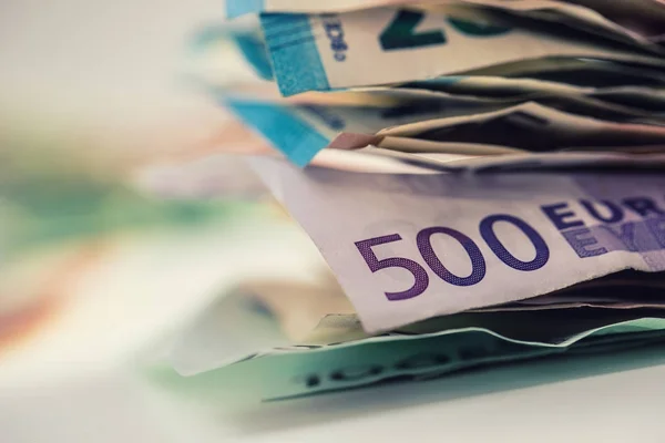 お金ユーロ紙幣は、通貨をユーロ ユーロ。緩いユーロ紙幣を横になっています。 — ストック写真