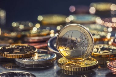 Avro paraları farklı pozisyonlarda üst üste istiflenmiştir.