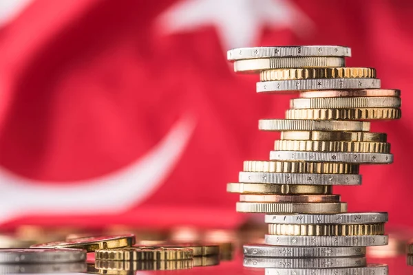 Flagga Turkiet och euro mynt - konceptet. Euromynt. — Stockfoto