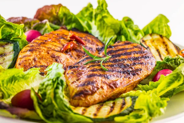 Chicken breast. Grill chicken breast with lettuce salad zucchini and radish — Stock Photo, Image