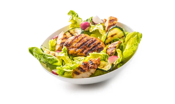 Tavuk göğsü. Izgara tavuk göğsü marul salata kabak ve üzerinde beyaz izole turp. — Stok fotoğraf