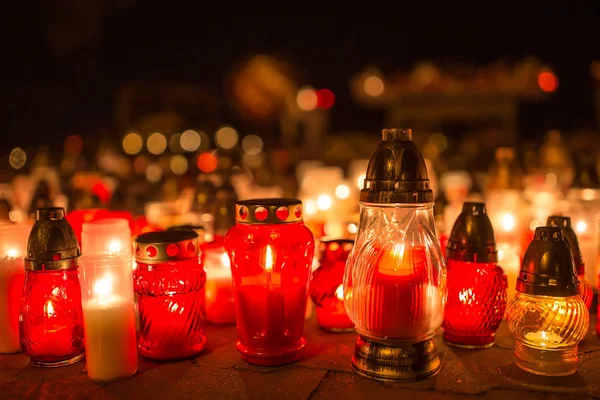 Many burning candles in the cemetery at night on the occasion so — Stock Photo, Image