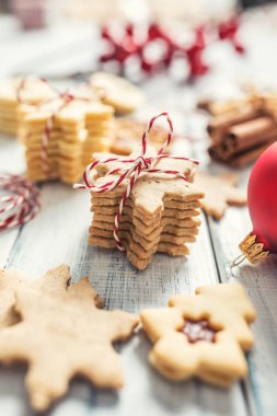 Noel süslemeleri olarak Noel kurabiyeleri yıldızları - Kapatın