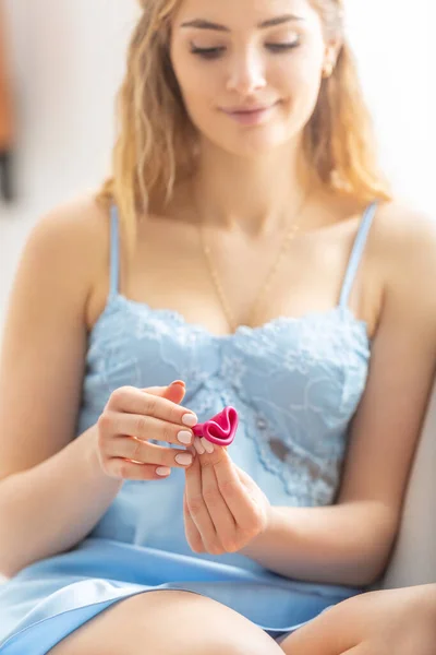 Young Woman Holding Menstrual Cup Female Hygiene Concept — Stock Photo, Image