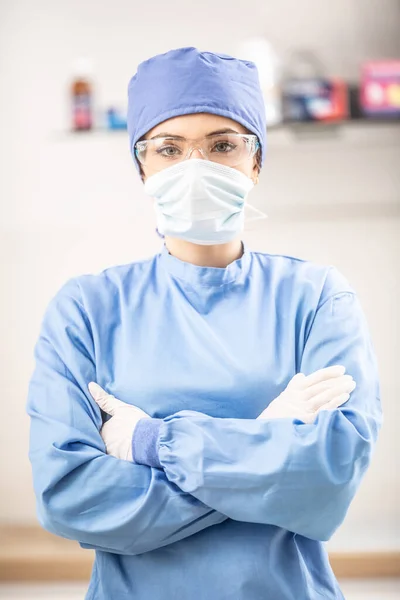 Retrato Doctora Con Ropa Protectora Estéril Quirúrgica Especial — Foto de Stock