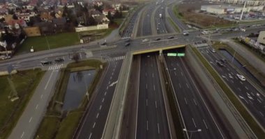 Alt yolun karayolu hava iniş hareketi