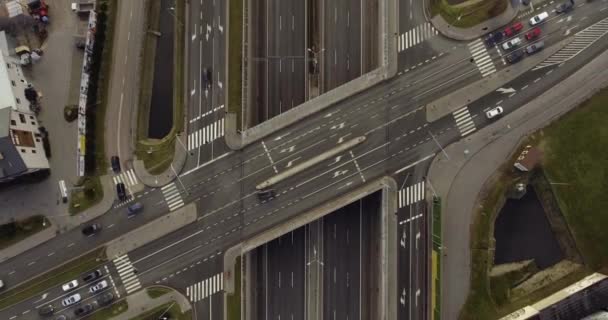 Aerial Overhead Lifting Up Timelapse of a Highway — Vídeo de stock