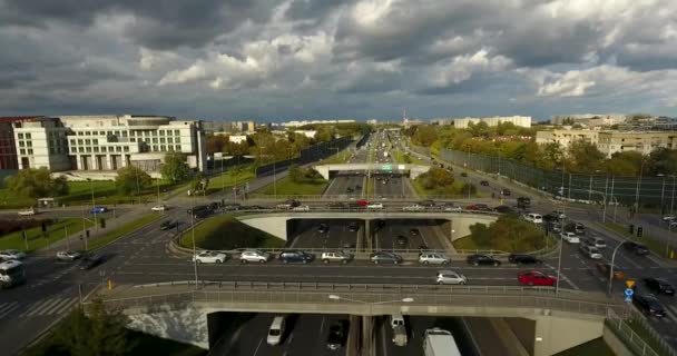 高速公路上的空中拍摄, 交通堵塞的汽车. 前进运动 — 图库视频影像