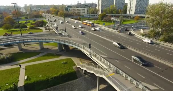 Luchtfoto onthulling van de weg In de stad Warschau — Stockvideo