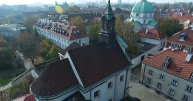 Kilise Varşova eski kentte hava havai çekim