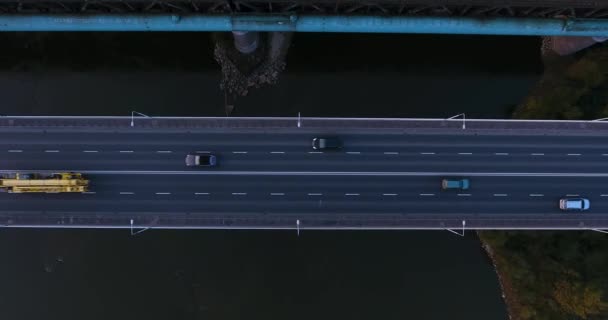 Flytta upp över bron — Stockvideo