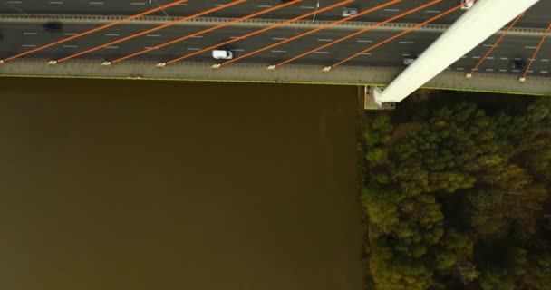 Gros plan Vue aérienne d'un pont. Drone volant par — Video