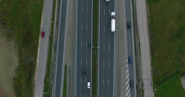 Létání nad dálnici. Režijní Drone Shot — Stock video