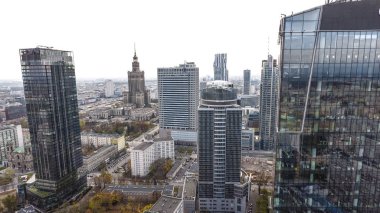 Varşova gökdelenler üzerinde havadan görünümü