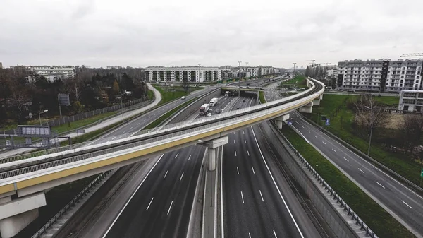 Varşova tren yolu ile çevre yolu Kavşağı