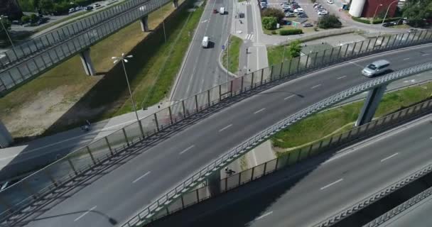 Vista aérea en un cruce de autopista — Vídeos de Stock
