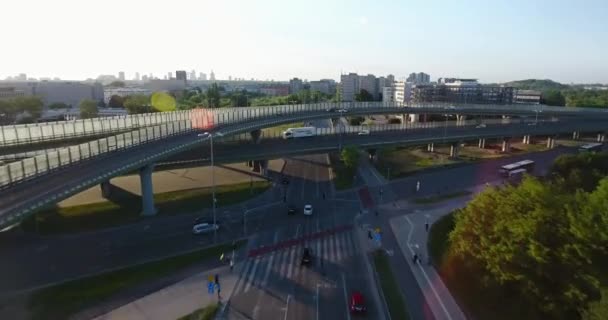 Colpo aereo ad alta velocità di intersezione autostrada — Video Stock