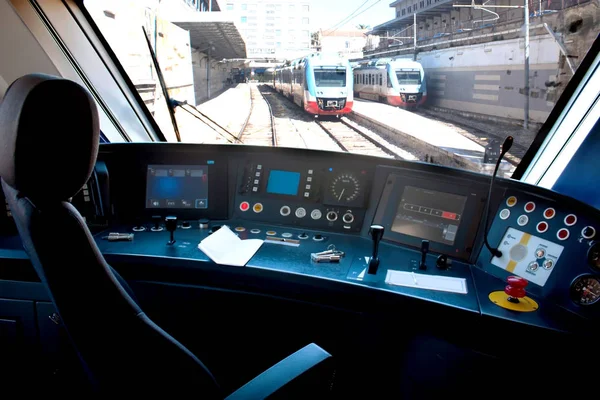 Kabin trenin penceresinden görüntülemek