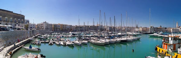 Geniş panoramik liman ve Güney İtalya'nın şehirde