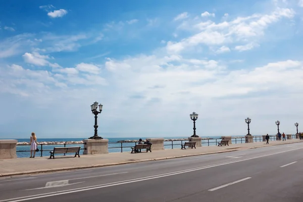 The road along the sea and the blue sky with clouds in summer in Europe — Stock Photo, Image