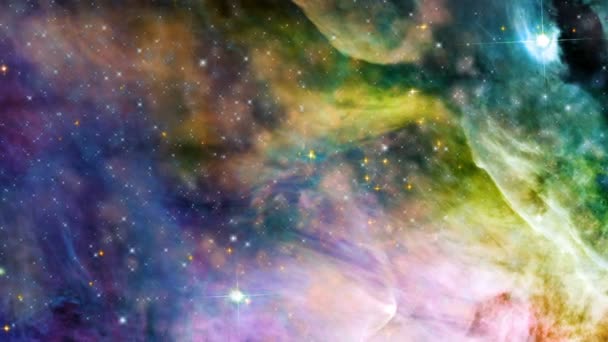 Bir gökadadır ve yıldız alanları ile derin uzayda seyahat — Stok video