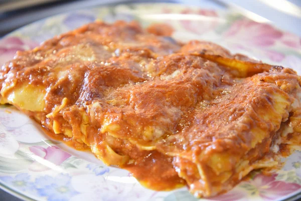 Еда Лазаньи Итальянская Тарелка — стоковое фото