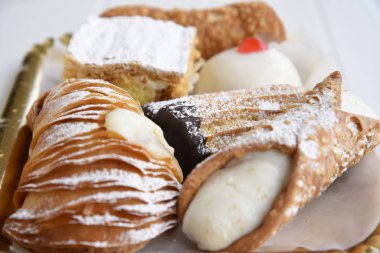 Sandıktaki Tatlı Pastalar