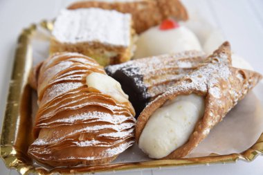 Sandıktaki Tatlı Pastalar