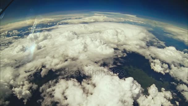 Vista do voo de nuvens a partir do cockpit — Vídeo de Stock