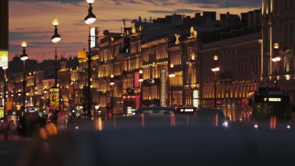 Auto's. Sint-Petersburg. Nevsky prospect. — Stockvideo