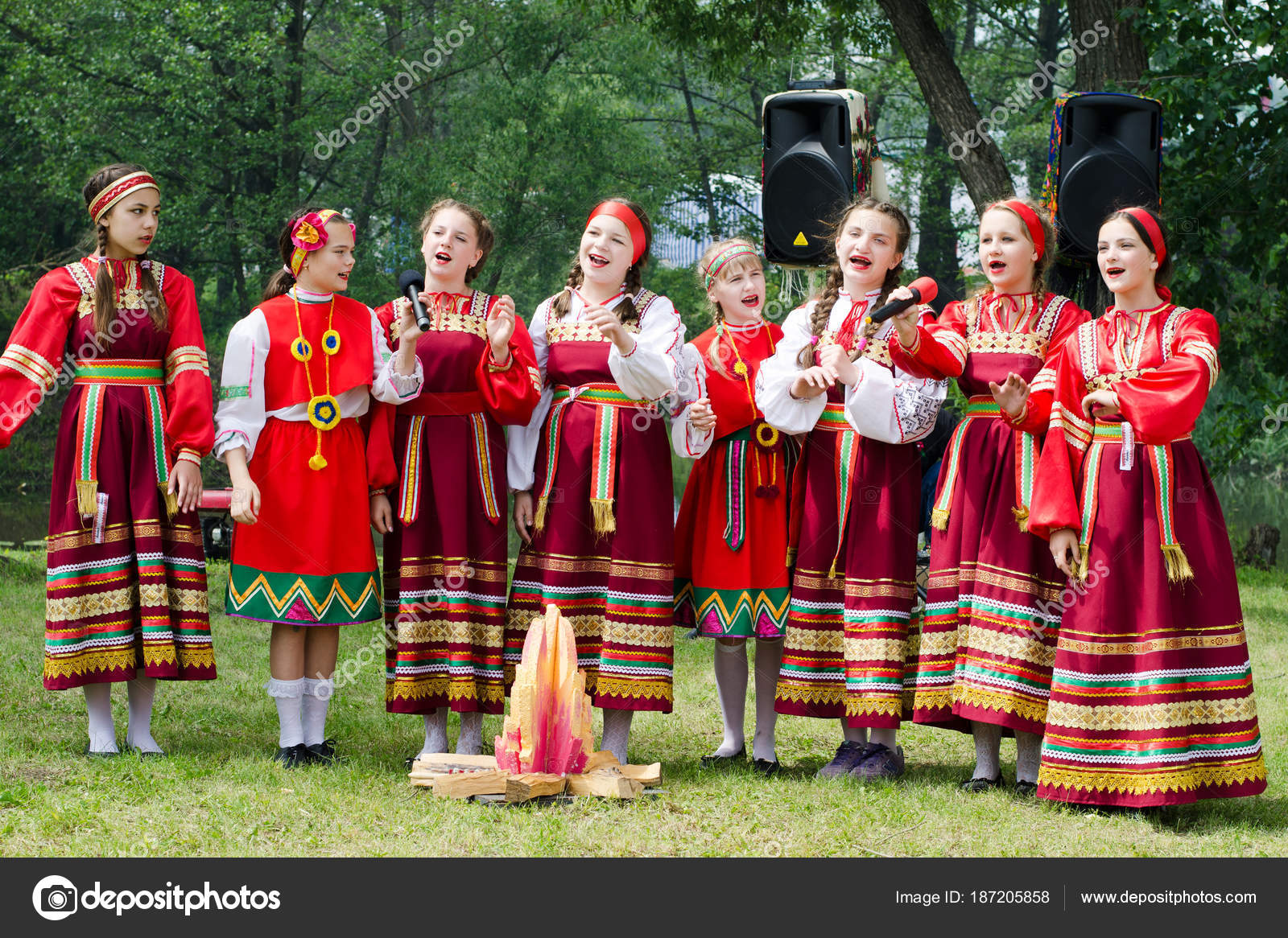 Прохоровка, Белгородская Область, 29 Мая 2016 Года - Хор Девушек В.