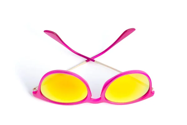 Eine rosa Sonnenbrille auf weißem Hintergrund. der Blick von oben — Stockfoto