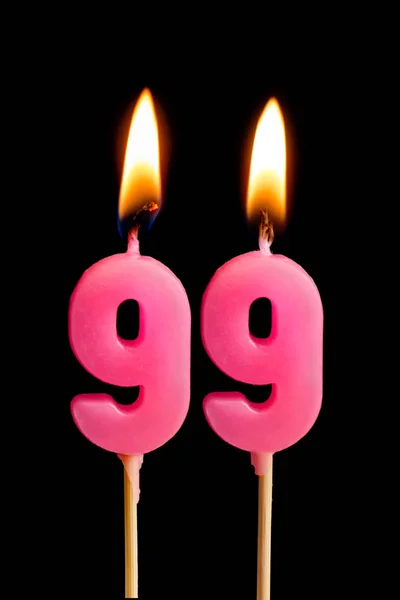 Velas ardientes en forma de 99 noventa y nueve (números, fechas) para pastel aislado sobre fondo negro. El concepto de celebrar un cumpleaños, aniversario, fecha importante, día festivo, ajuste de mesa — Foto de Stock