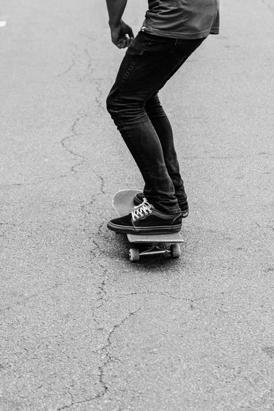 Skate Preto Branco — Fotografia de Stock