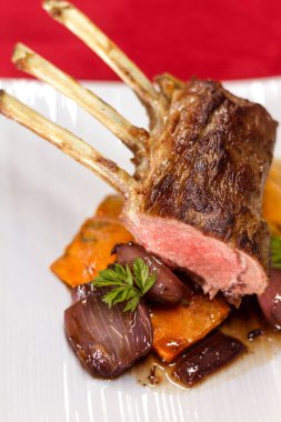 Kuzu pirzolasının yakın çekim