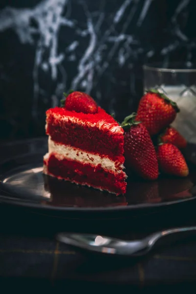 Pastel Terciopelo Rojo Una Imagen Malhumorada Del Postre — Foto de Stock