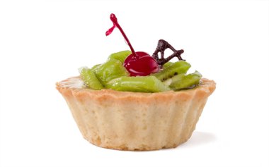 Kivi, pastayla renkli meyve şekerlenmiş kiraz, krema ve çikolata üzerinde izole beyaz arka plan.