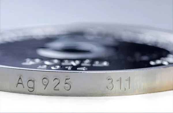 纯银硬币 银币的边缘化验标记925 — 图库照片