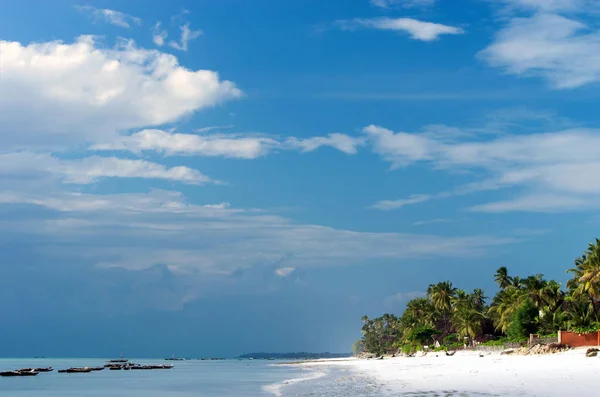 Playa Tropical Con Marea Baja Barcos Pesca Orilla — Foto de Stock