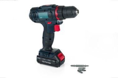 Akülü matkap ve beyaz arka plan üzerinde izole matkaplar için farklı bit bir dizi.